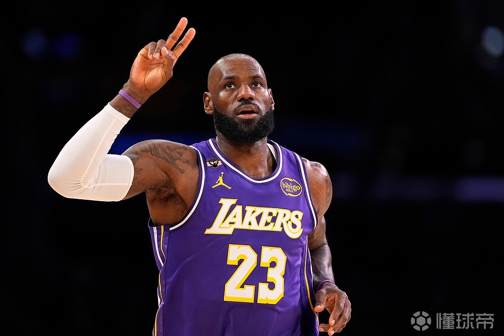 三双答卷，詹姆斯出场35分钟砍下28分10板12助攻，正负值+6